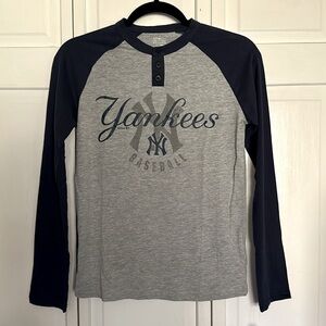 New York Yankees L/S Shirt Youth Large